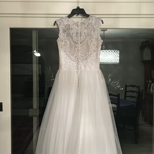 ELEGANT A-Line Lace Wedding Dress